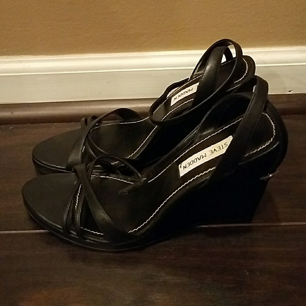 Steve Madden - Picture 2 of 3